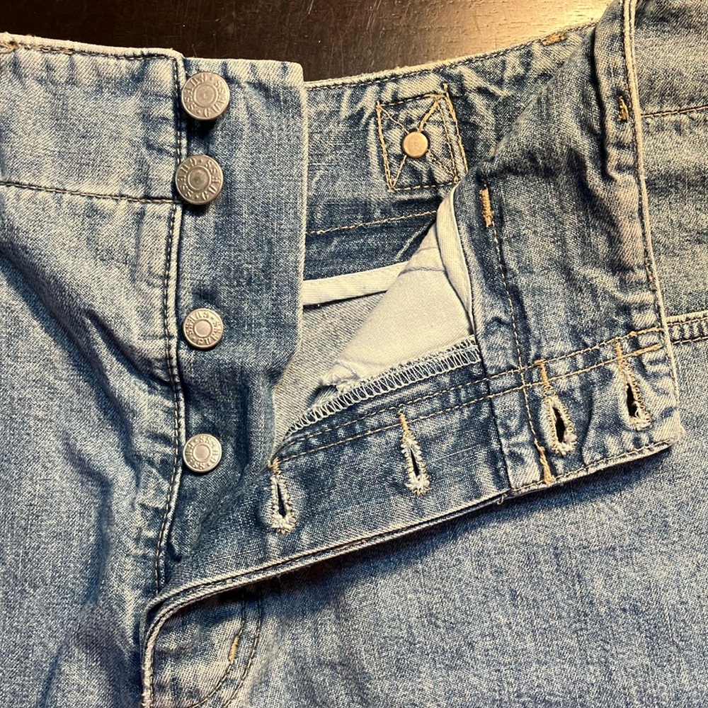 Guess Vintage 90s Light Denim Shorts with Distressed Hem Shorts with Button Fly - Picture 2 of 9
